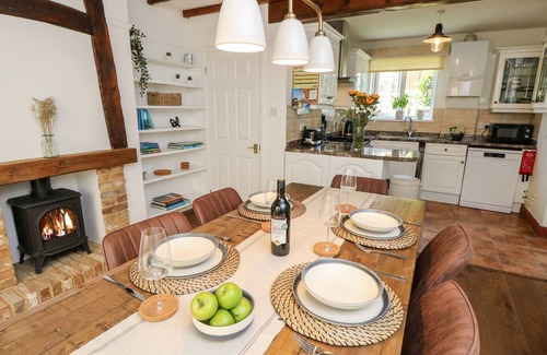 Freshwater House | TOPSAILS, pet friendly, character holiday cottage in Totland Bay