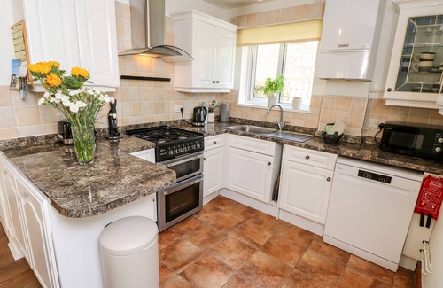 Freshwater House | TOPSAILS, pet friendly, character holiday cottage in Totland Bay