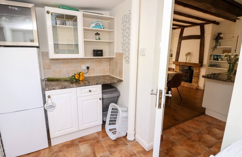 Freshwater House | TOPSAILS, pet friendly, character holiday cottage in Totland Bay