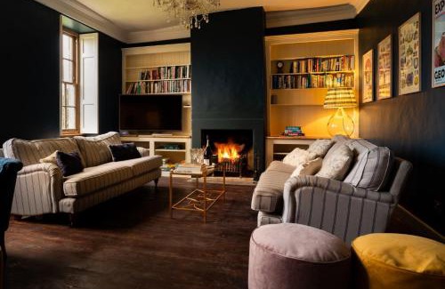 East Horrington House | Topside House - Beautiful 7 bedroom house with hottub wifi and parking near Bath Wells Frome