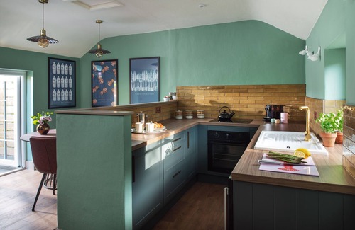 Saint Columb Major Cottage | Topsy Turvy & Hillside Spa at Tregoose Old Mill