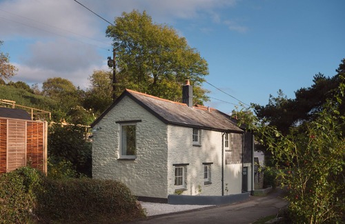 Saint Columb Major Cottage | Topsy Turvy & Hillside Spa at Tregoose Old Mill