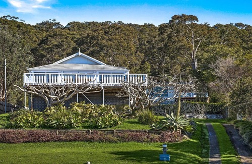 Hardys Bay House | 'Torcello:Waterfront on the Bay' by Accom Holidays
