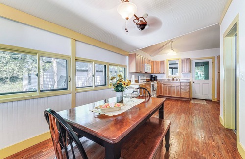 Alden Cottage | Torch Lake Getaway w/Private Beach + Boat Dock!