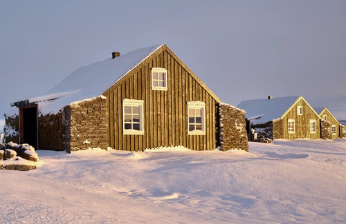 Kjarnholt Cabin | Torfhús Retreat