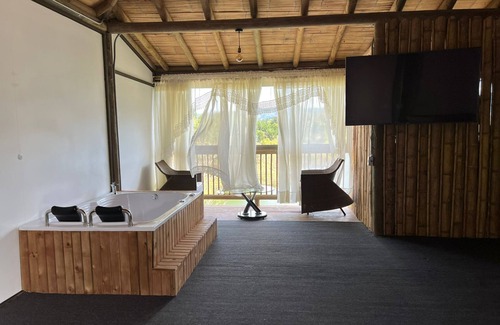 El Penol Cabin | Tornado Suite cabin with jacuzzi, overlooking the lake