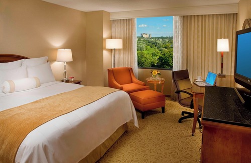 Etobicoke Hotel | Toronto Airport Marriott Hotel