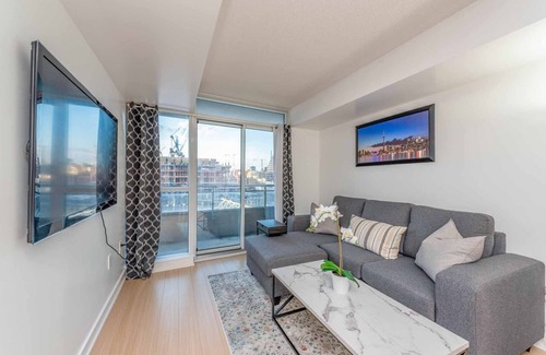 CityPlace Apartment | Toronto Condo in Entertainment District