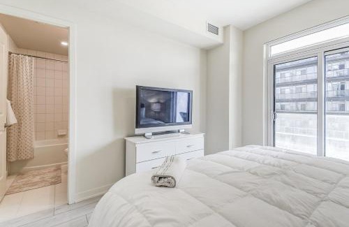 Humber Bay Shores Apartment | Toronto Condo with Lake Views