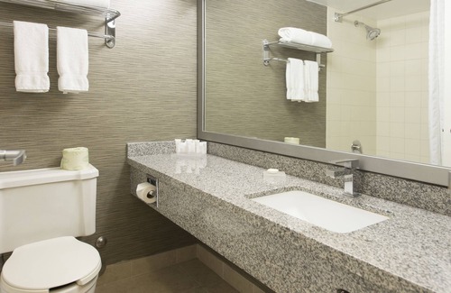 Wynford-Concorde Hotel | Toronto Don Valley Hotel and Suites