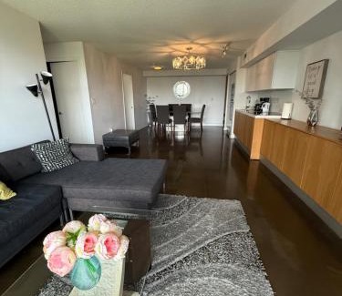 CityPlace Apartment | Toronto Downtown Luxurious Stylish 3 Bedroom 3 Bath 2 Balconies near Rogers Centre lakeview condo