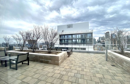 Cabbagetown Apartment | Toronto Downtown One Private Room in a 2B2B Condo Apartment For Female only