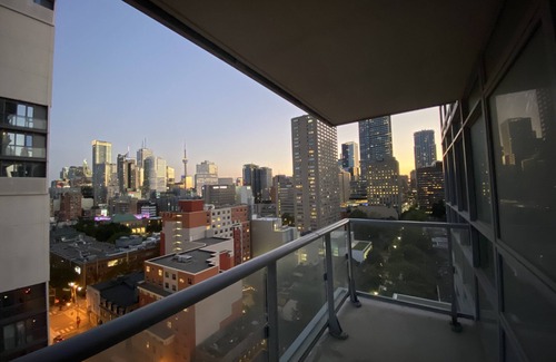 Cabbagetown Apartment | Toronto Downtown One Private Room in a 2B2B Condo Apartment For Female only