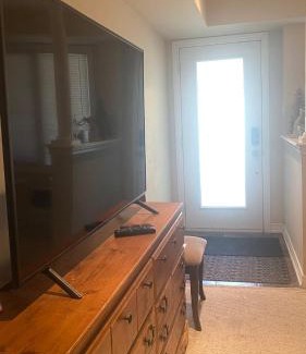 The Beaches House | Toronto downtown Woodbine beaches private cozy room