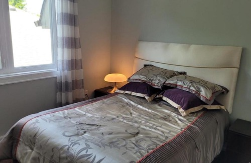 Willowdale House | Toronto Modern House guest room