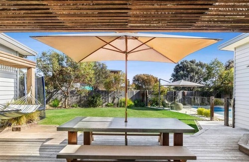 Torquay House | Torquay Sands Resort Style Home With Pool