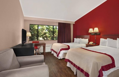 Torrance Hotel | Torrance Getaway! 3 Spacious Units, Nearby Attractions Pool, Parking