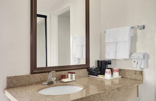 Torrance Hotel | Torrance Getaway! 3 Spacious Units, Nearby Attractions Pool, Parking