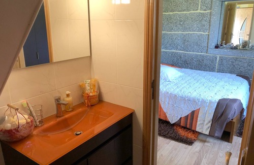 Celorico de Basto Bed & Breakfast | Torre da Quinta da Prelada with bathroom, private terrace and pool