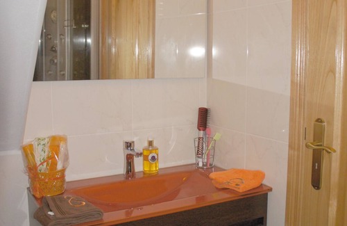 Celorico de Basto Bed & Breakfast | Torre da Quinta da Prelada with bathroom, private terrace and pool