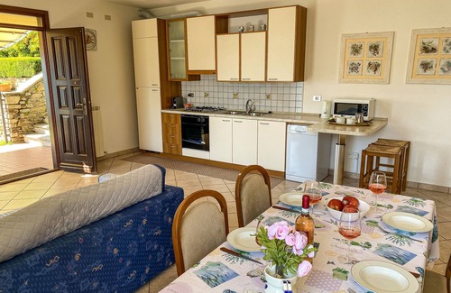 Santa Maria - Rezzonico Apartment | Torre Garden Holiday Apartment with Lake View
