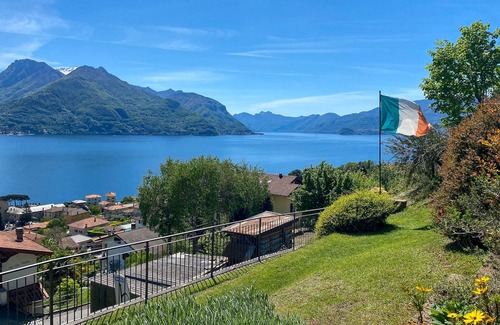 Santa Maria - Rezzonico Apartment | Torre Garden Holiday Apartment with Lake View