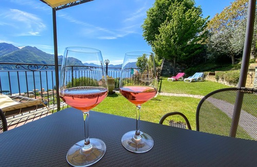 Santa Maria - Rezzonico Apartment | Torre Garden Holiday Apartment with Lake View