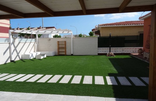 Torre de la Horadada Ski Chalet | Torre Horadada Rent Villa at 100mts beach, A/C, Parking Wifi Garden Barbecue