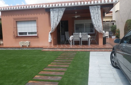 Torre de la Horadada Ski Chalet | Torre Horadada Rent Villa at 100mts beach, A/C, Parking Wifi Garden Barbecue