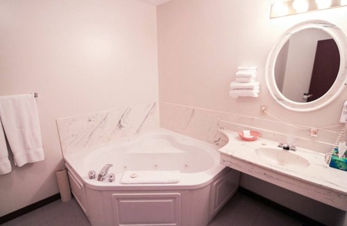 Hawke's Bay Hotel | Torrent River Inn