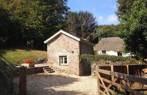 Burgh Island Cottage | TORRINGS BARN, pet friendly, with a garden in Aveton Gifford