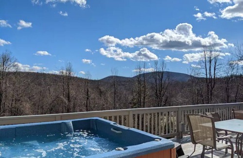 Montebello House | Torry Ridge-hot tub, mountain views, fireplace