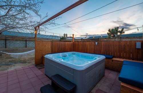 Yucca Valley House | Tortoise Oasis - Hot tub, Shuffleboard, & More!