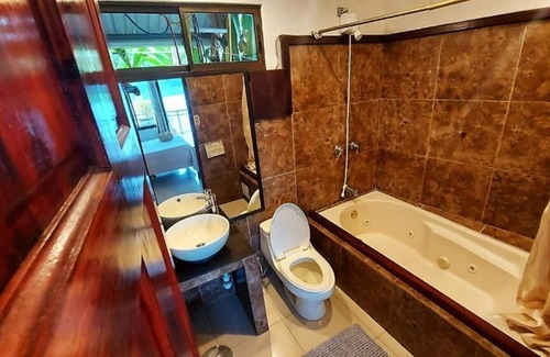 Tortuguero House | Tortuguero Adventures GuestHouse