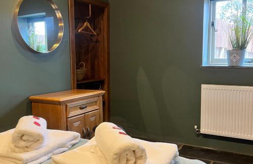 Torworth House | Torworth - 1 Bed Barn - Sleeps 3 - Hot Tub