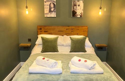 Torworth House | Torworth - 1 Bed Barn - Sleeps 3 - Hot Tub