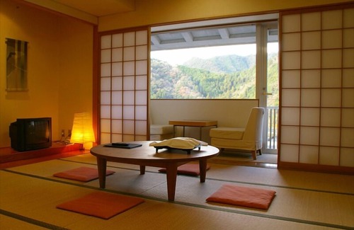 Sakawa-cho Hotel | Tosawashi Kougeimura QRAUD
