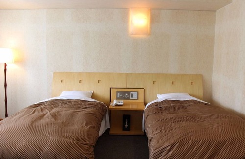 Sakawa-cho Hotel | Tosawashi Kougeimura QRAUD