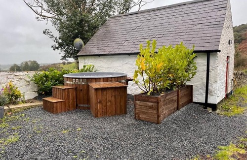 Silverbridge Cottage | Tosses Cottage (Secluded cottage + private hottub)