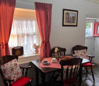 Silverbridge Apartment | Tosses Cottage - Secluded cottage with hot tub