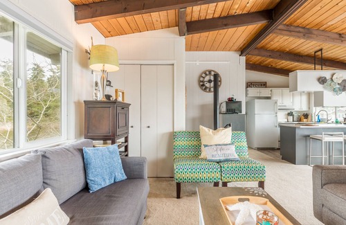Coupeville House | Totally Beachin' Getaway by AvantStay | Waterfront