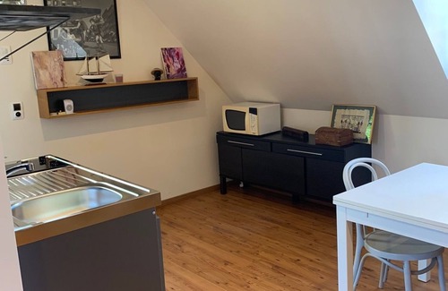 Senlis House | Totally independent studio on the second floor of the house