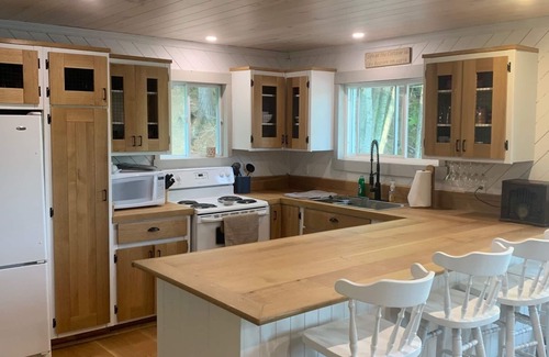 North Frontenac Cottage | Totally private boat access cottage with all amenities
