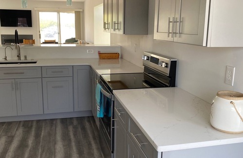 North End House | Totally re-done! Spacious, bright 3 bedroom, 2 1/2 bath two story townhouse