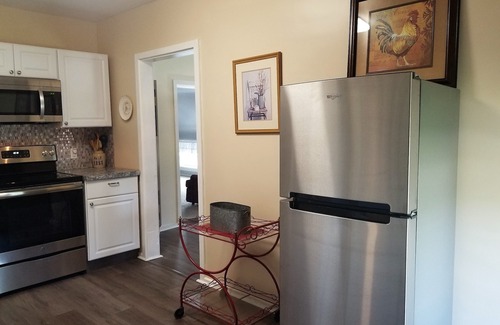 Essexville Apartment | Totally Renovated 1 bedroom appartment