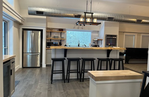 Newbury House | Totally Renovated 1800 FarmhousenMinutes from both the Mountain and Laken