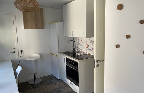 Sønderborg Apartment | Totalt Nyrenoveret fin og lys Lejlighed med Terrasse i Centrum af Sønderborg