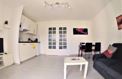Los Mojones Apartment | TOTALY RENOVATED APARTMENT IN FRONT OF THE SWIMMING POOL WITH WIFI