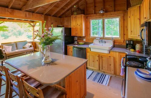 Colchester House | Tots Cabin of Braeloch