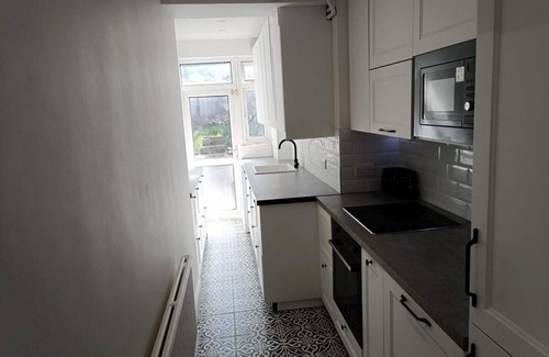 Bruce Grove House | Tottenham Large 4-Bed Terraced House, Sleeps 10